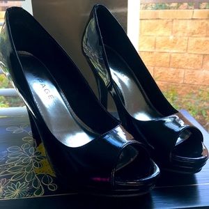RAMPAGE Black Patent Leather Pumps